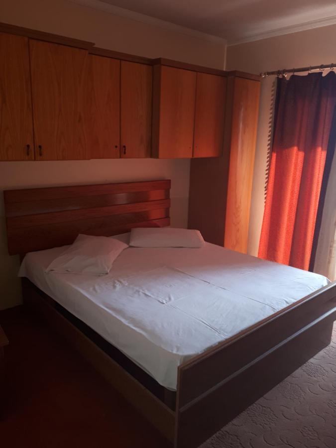 Hotel Meteor New Shtoj ภายนอก รูปภาพ