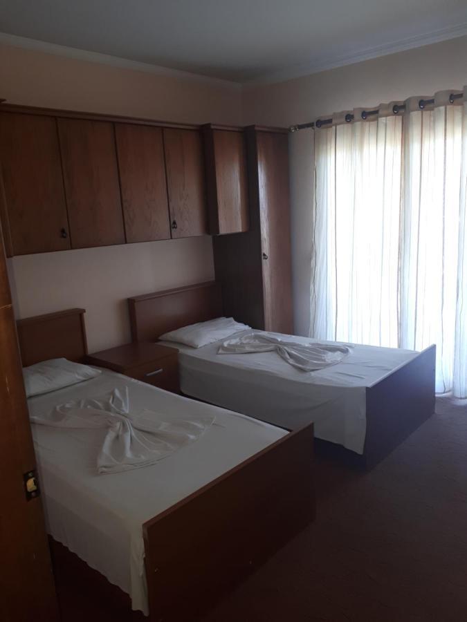 Hotel Meteor New Shtoj ภายนอก รูปภาพ